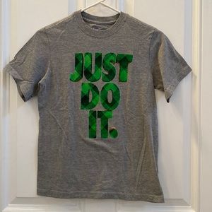 Boy’s Nike short sleeve shirt